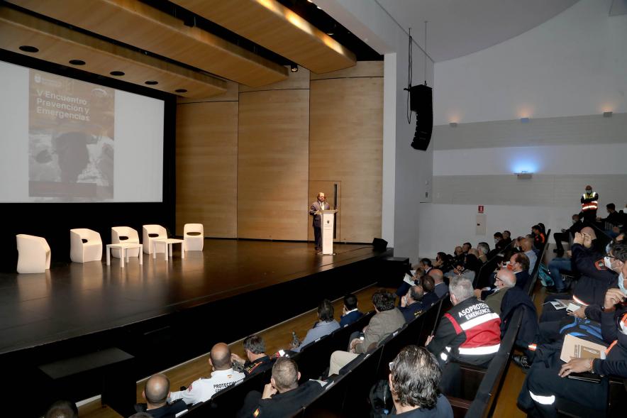 Clausura Vº Encuentro de Prevención y Emergencias Prevenemerg 2021 - Imagen lejana de un momento de la intervención de concejal Luis Miguel Torres.