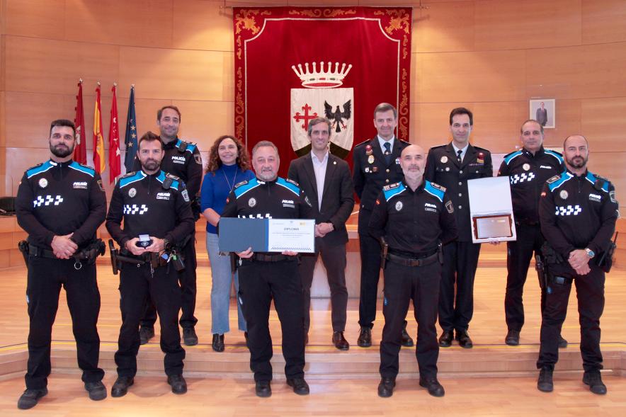 Posado Alcalde Aitor Retolaza y de Autoridades y Agentes Tutores