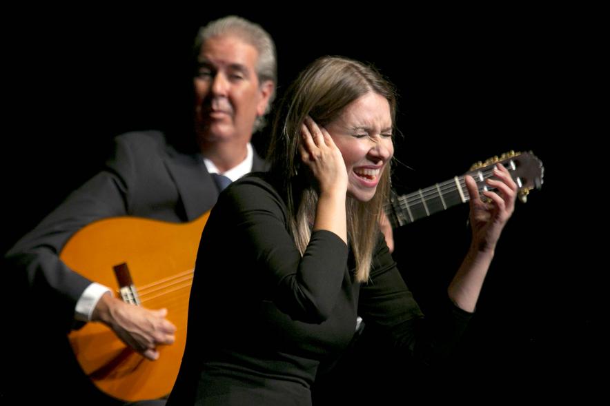  Semana Flamenca - Concierto Rocío Márquez -  Imagen de un momento de la actuación de la cantaora Rocío Márquez acompañada a la guitarra por Miguel Ángel Cortés .