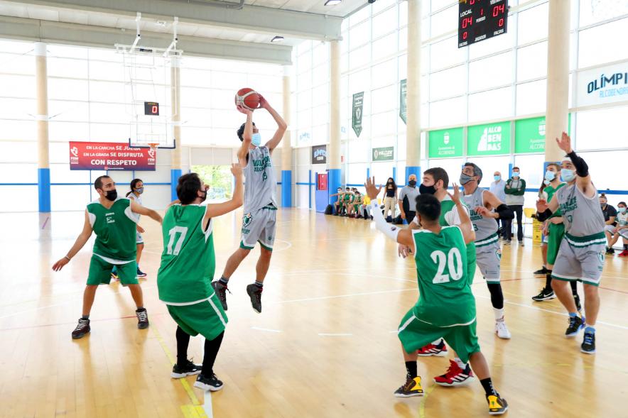 Saque de Honor Baloncesto Valcude - Imagen de un momento del partido de baloncesto.