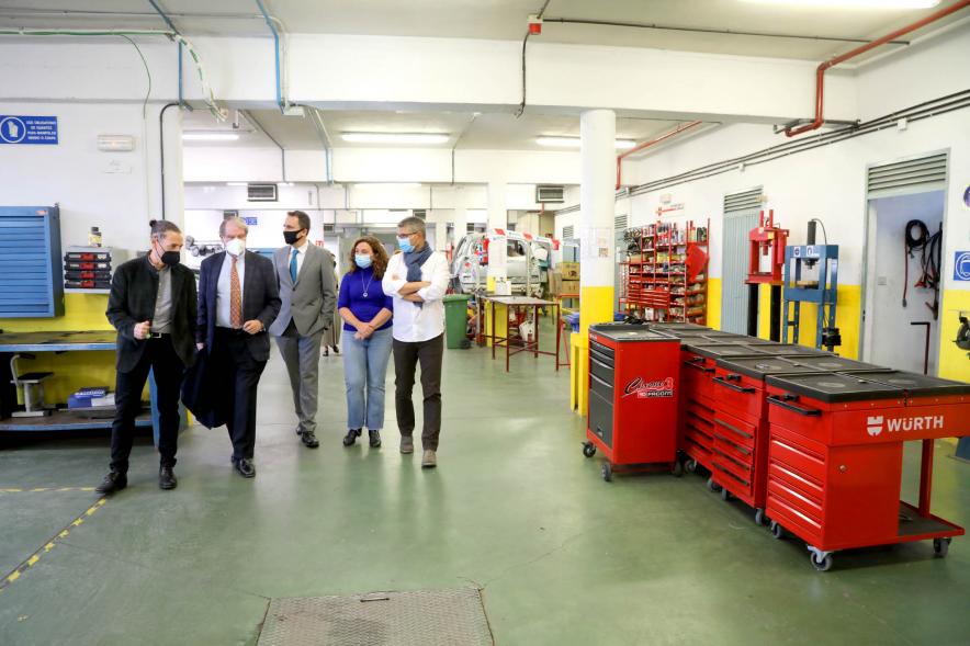 Visita al Centro de Formación e Inserción Laboral -Imagen de la visita a las  instalaciones