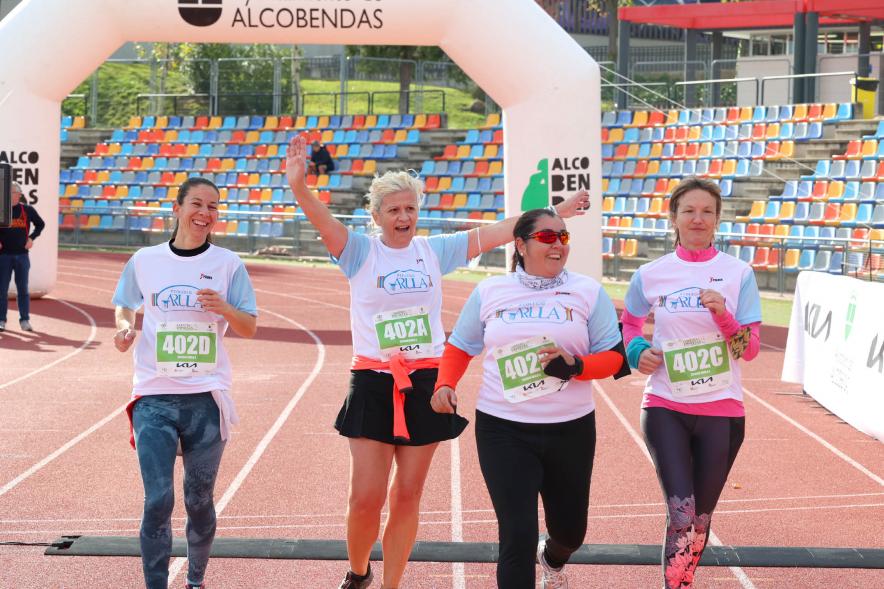 Carrera de las Empresas 2021 -  Llegada a la meta de cuatro corredoras.