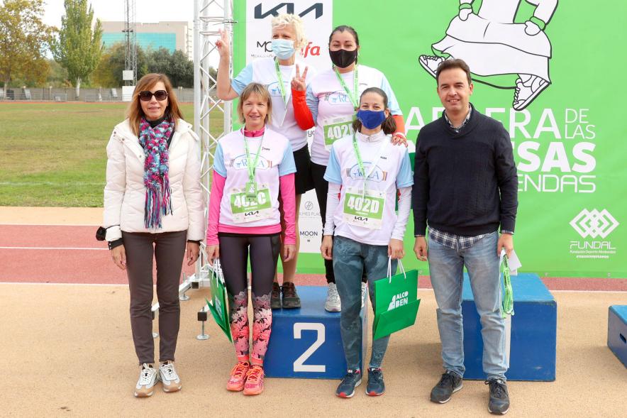 Carrera de las Empresas 2021 -  Posado de los ganadores con las autoridades municipales.