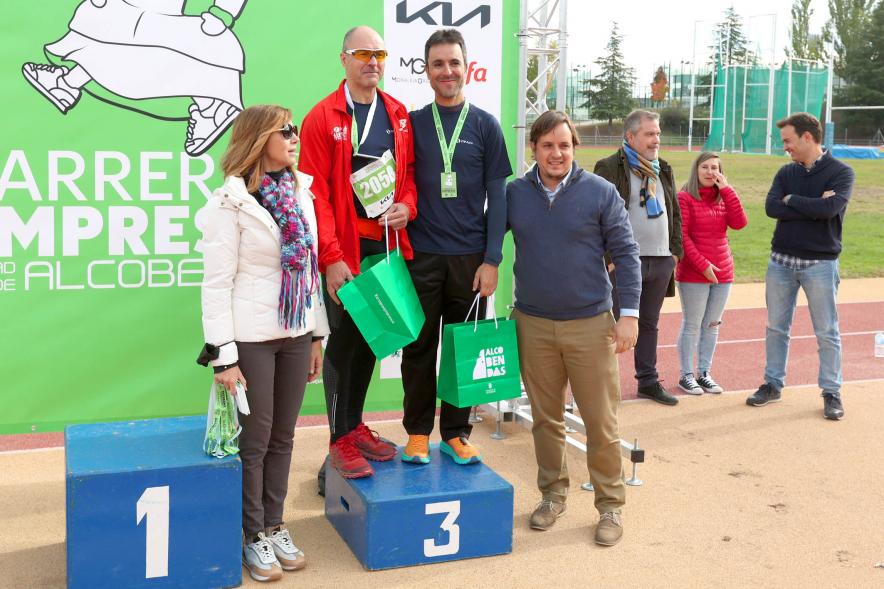 Carrera de las Empresas 2021 -  Posado de los ganadores con las autoridades municipales.