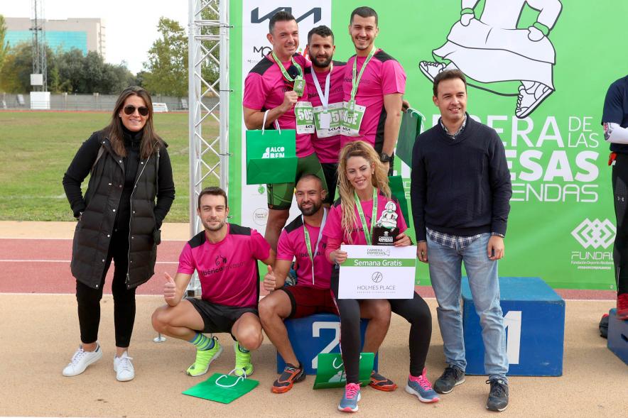 Carrera de las Empresas 2021 -  Posado de los ganadores con las autoridades municipales.