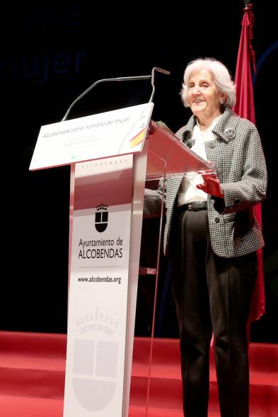 Homenaje a las Mujeres de Alcobendas Aniversario Constitución - Imagen de un momento del discurso de la profesora Paquita Fernández Rodrigo, como una de las representantes de las 43 mujeres homenajeadas.