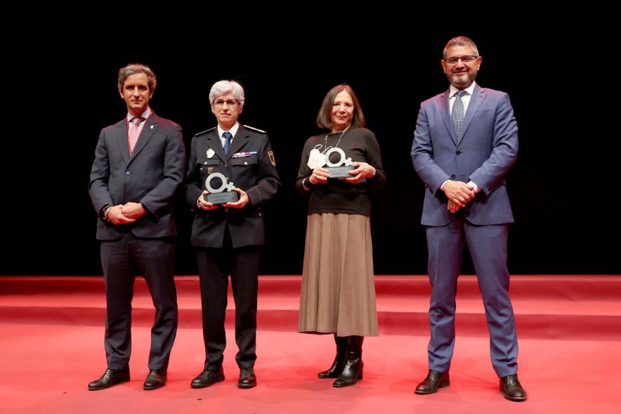 Homenaje a las Mujeres de Alcobendas Aniversario Constitución - Imagen de un momento del discurso de la profesora Paquita Fernández Rodrigo, como una de las representantes de las 43 mujeres homenajeadas.
