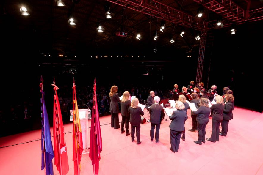 Homenaje a las Mujeres de Alcobendas Aniversario Constitución -  Imagen de un momento de la actuación de una coral femenina.