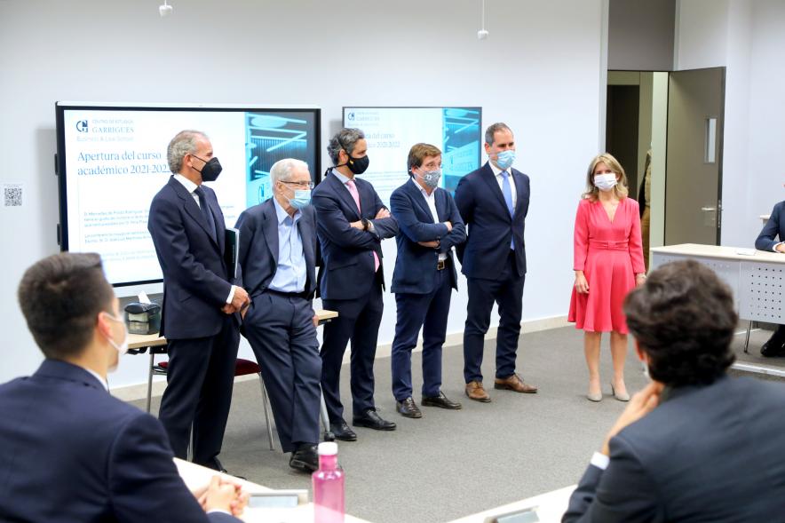 Acto Apertura Actividades Académicas Centro de Estudios Garrigues -  Plano general de la sala con las autoridades municipales y el alcalde de Madrid.                    