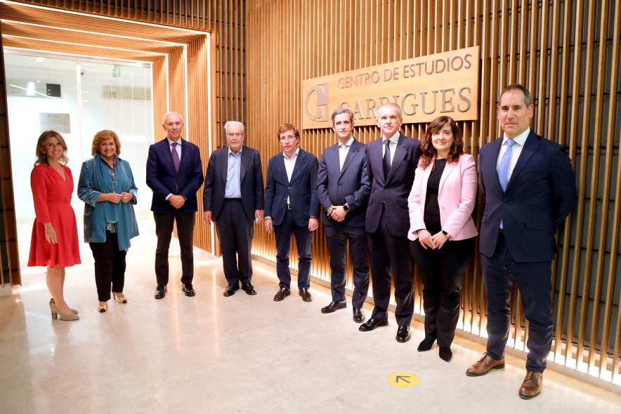 Acto Apertura Actividades Académicas Centro de Estudios Garrigues -  Posado de las autoridades, junto a los directivos del centro.