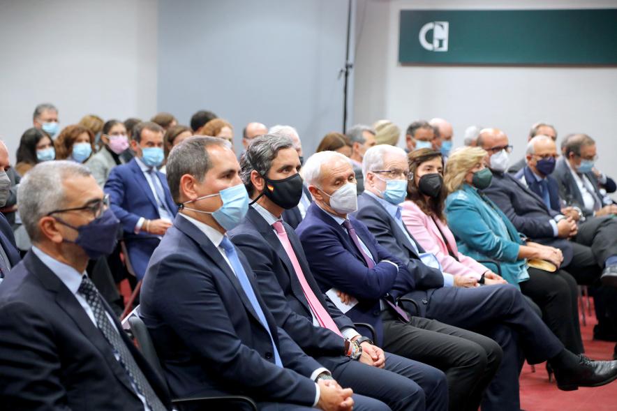 Acto Apertura Actividades Académicas Centro de Estudios Garrigues -  Plano de la primera fila de las autoridades.