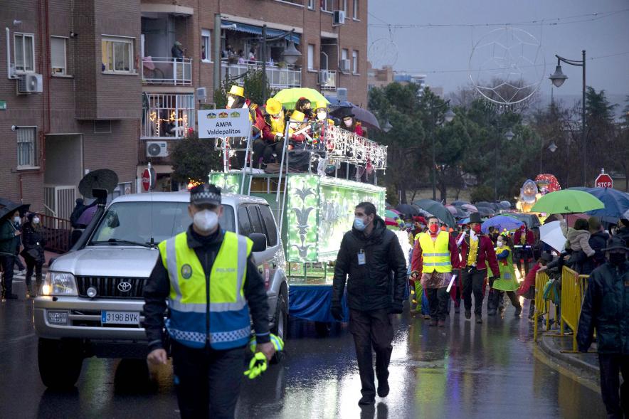 Cabalgata de Reyes 2022 - Imagen panorámica de la calle donde se celebra la cabalgata.