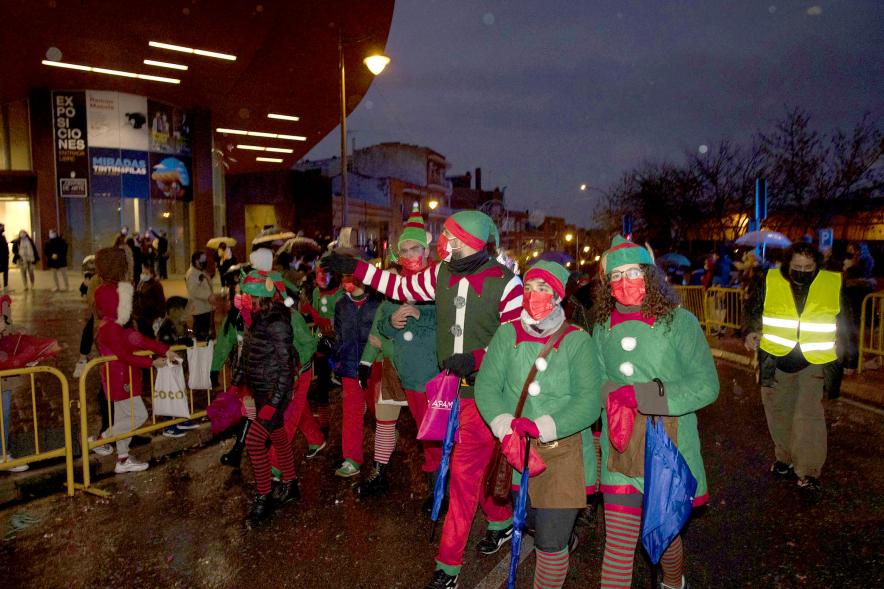 Cabalgata de Reyes 2022 -  Imagen de personas disfrazadas que participan en el desfile de la cabalgata.
