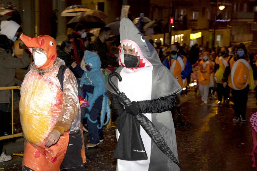 Cabalgata de Reyes 2022 - Imagen de personas disfrazadas que participan en el desfile de la cabalgata.