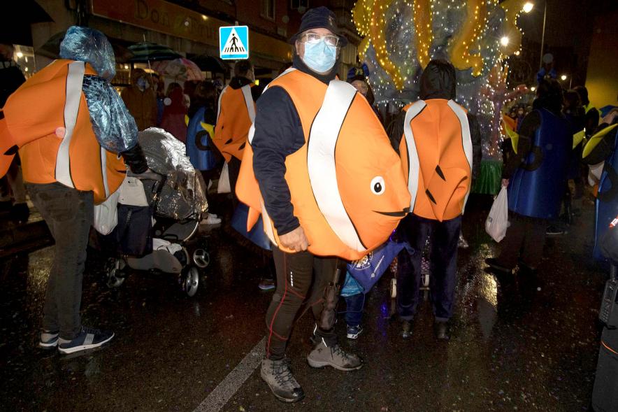 Cabalgata de Reyes 2022 - Imagen de personas disfrazadas que participan en el desfile de la cabalgata.