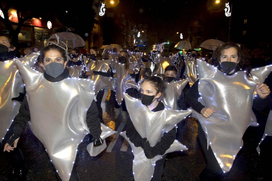 Cabalgata de Reyes 2022 - Imagen de personas disfrazadas que participan en el desfile de la cabalgata.