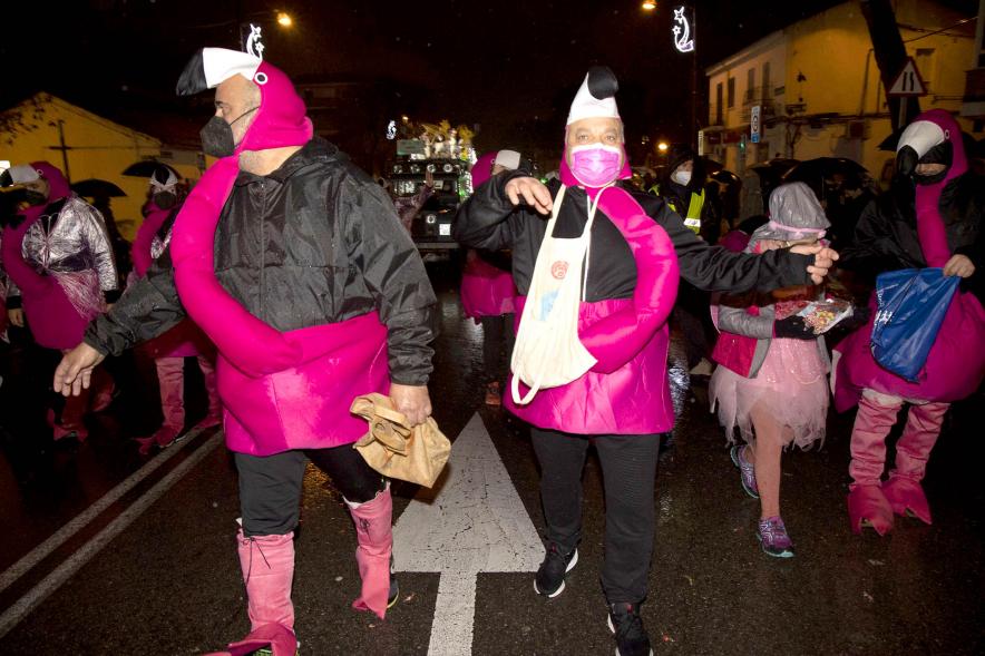 Cabalgata de Reyes 2022 -  Imagen de personas disfrazadas que participan en el desfile de la cabalgata.