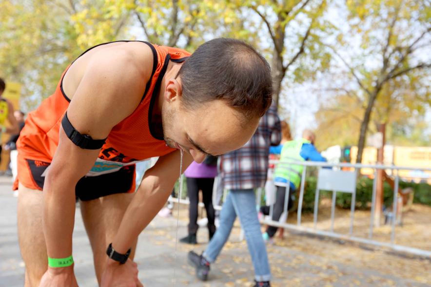 Carrera 10K Alcobendas - Primer plano del agotamiento de un corredor.
