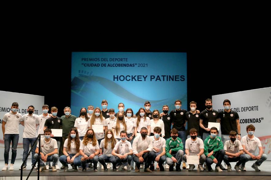 Gala del Deporte 2021 - Posado de los premiados con las autoridades municipales, con mascarilla.