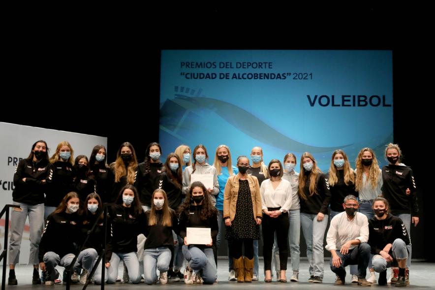 Gala del Deporte 2021 -  Posado de los premiados con las autoridades municipales, con mascarilla.