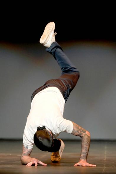 Gala del Deporte 2021 - Primer plano de una actuación de Break dance. 
