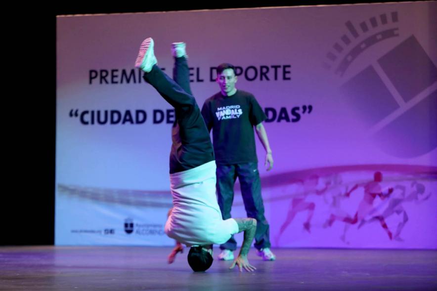 Gala del Deporte 2021 - Actuación de un grupo de break dance.