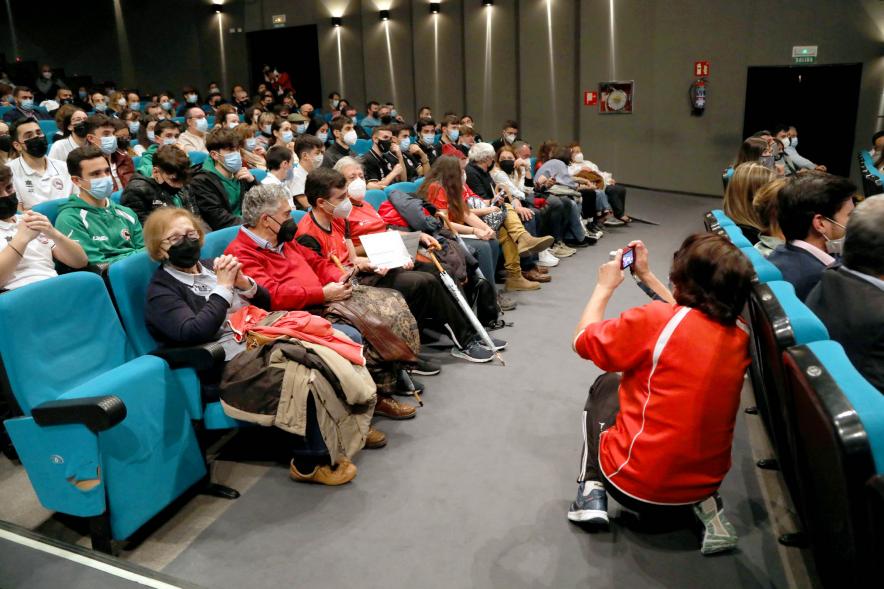 Gala del Deporte 2021 - Plano central de la primera fila de los asistentes.