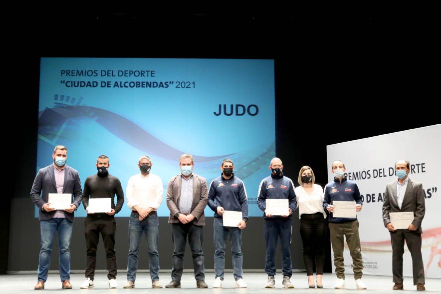 Gala del Deporte 2021 - Gala del Deporte 2021 - Posado del equipo de judo con las autoridades municipales.