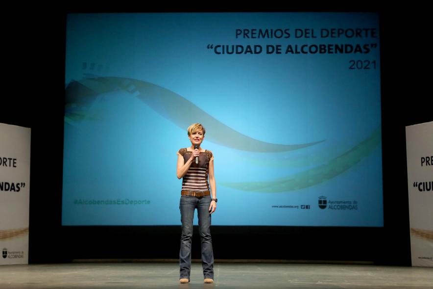Gala del Deporte 2021 - Primer plano de Sara Escudero, monologuista.