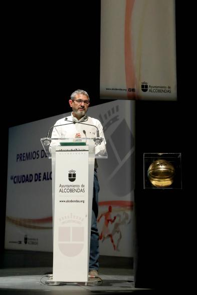 Gala del Deporte 2021 - Primer plano de Rafael Sánchez Acera, presentando el acto.