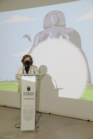 Inauguración Exposición "Miradas Tintinófilas" - Imagen de la presentación del acto, por parte de la concejala de Cultura Rosario Tamayo.