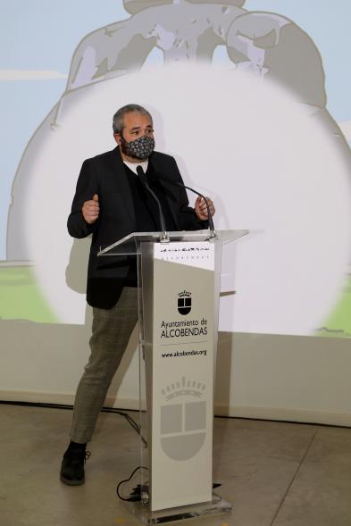 Inauguración Exposición "Miradas Tintinófilas" - Imagen de un momento de la intervención del comisario de la exposición, Álex Muñoz.