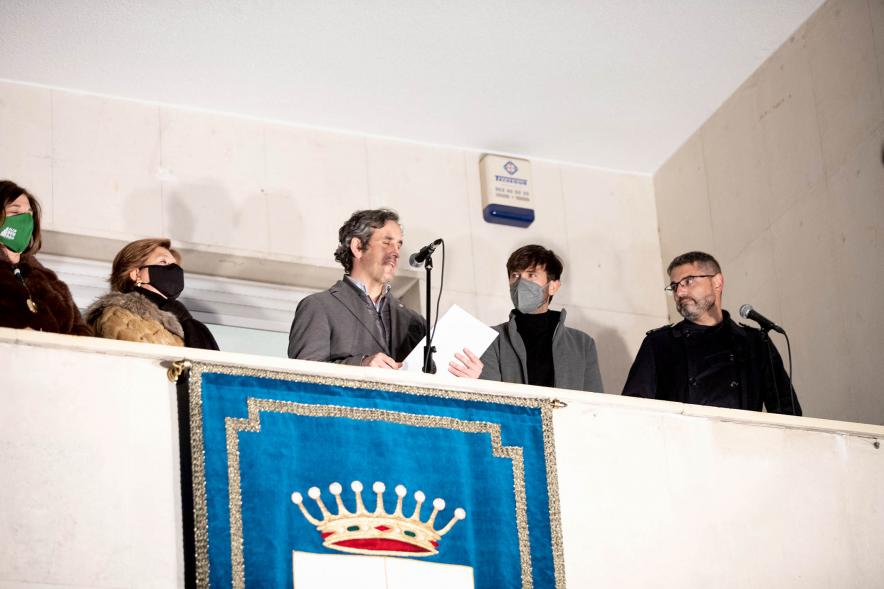 Pregón de las Fiestas Virgen de la Paz 2022 -  David Otero con el alcalde en el balcón municipal.