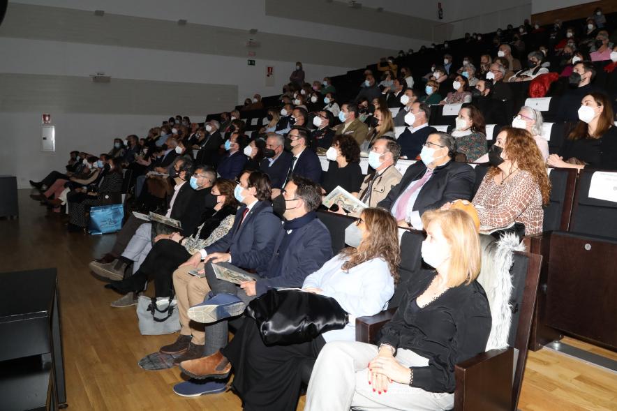 Presentación de las Fiestas Virgen de la Paz 2022 - Imagen panorámica del público asistente a la presentación en el Auditorio Paco de Lucia.