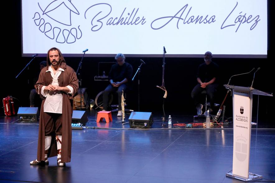 Presentación Premio Novela Corta Bachiller Alonso López - Imagen de un actor representando al Bachiller Alonso.