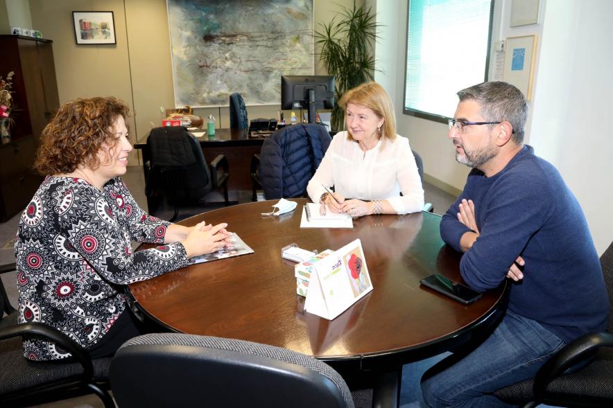   Reunión en el Despacho de Ofelia Culebradas - Imagen de la reunión del Vicealcalde Rafael Sánchez Acera y la Concejal en el Despacho de Ofelia Culebradas.