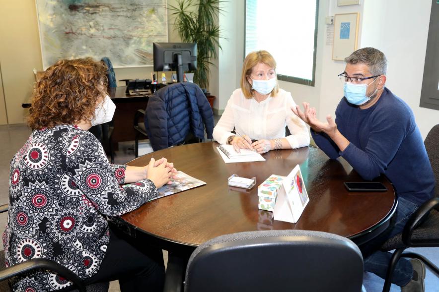 Reunión en el Despacho de Ofelia Culebradas - Imagen de la reunión del Vicealcalde Rafael Sánchez Acera y la Concejal en el Despacho de Ofelia Culebradas.