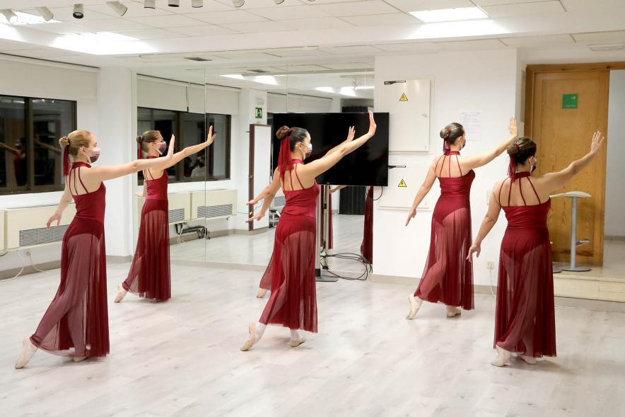 Actuación de danza durante el evento