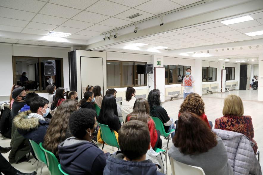 Evento visto desde detrás del público