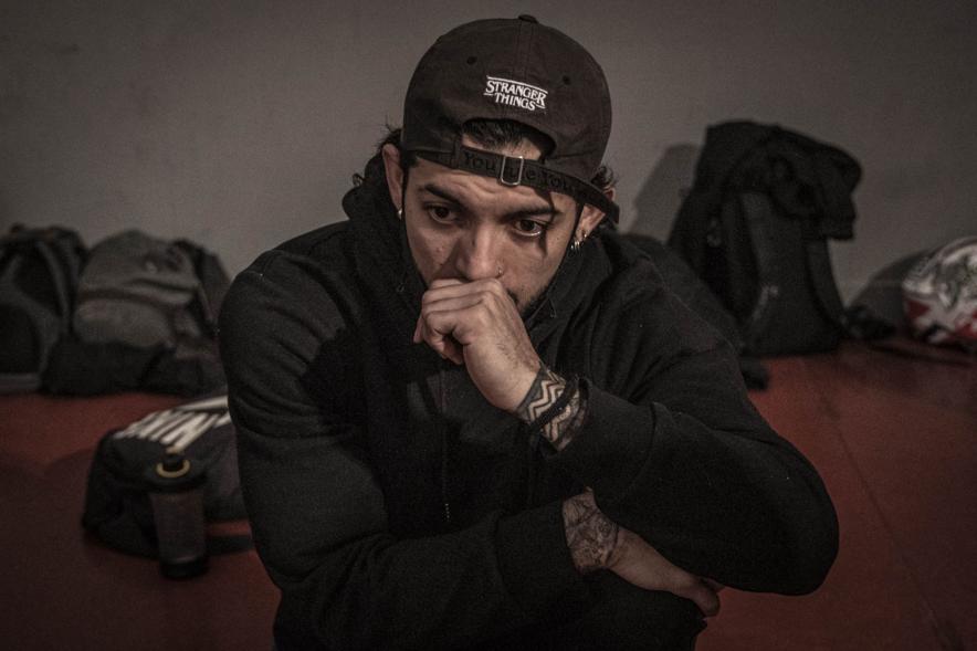 A Ras de Suelo - Breakdance - Imagen primer plano de uno de los bailarines que participa en la competición.