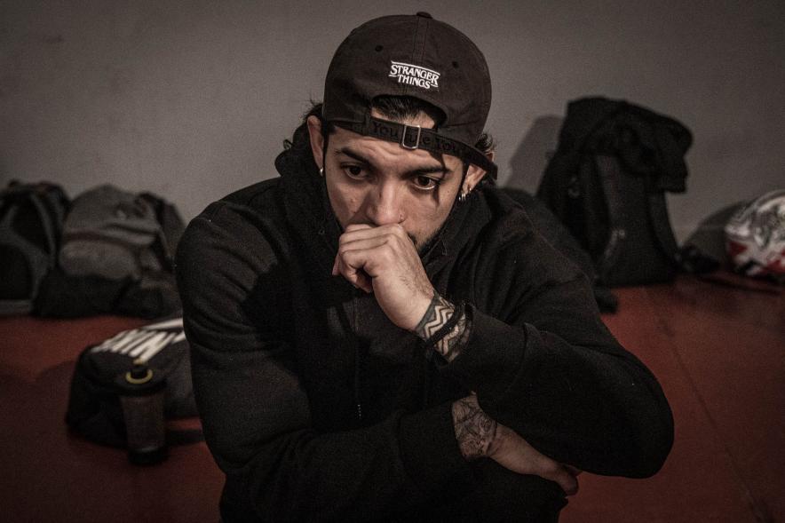 A Ras de Suelo - Breakdance - Imagen primer plano de uno de los bailarines que participa en la competición.