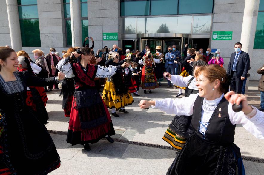 Festividad de Las Águedas 2022 - Baile tradicional de las Águedas en la puerta del Ayuntamiento.