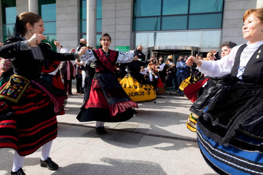 Festividad de Las Águedas 2022 - Baile tradicional de las Águedas en la puerta del Ayuntamiento.