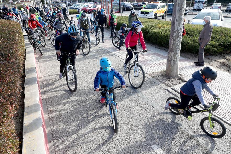 Marcha en Bici por la Paz -  Imagen de los participantes de la  carrera.