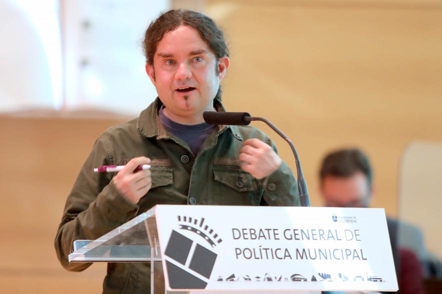 Concejal por Podemos Eduardo Andradas durante su ponencia