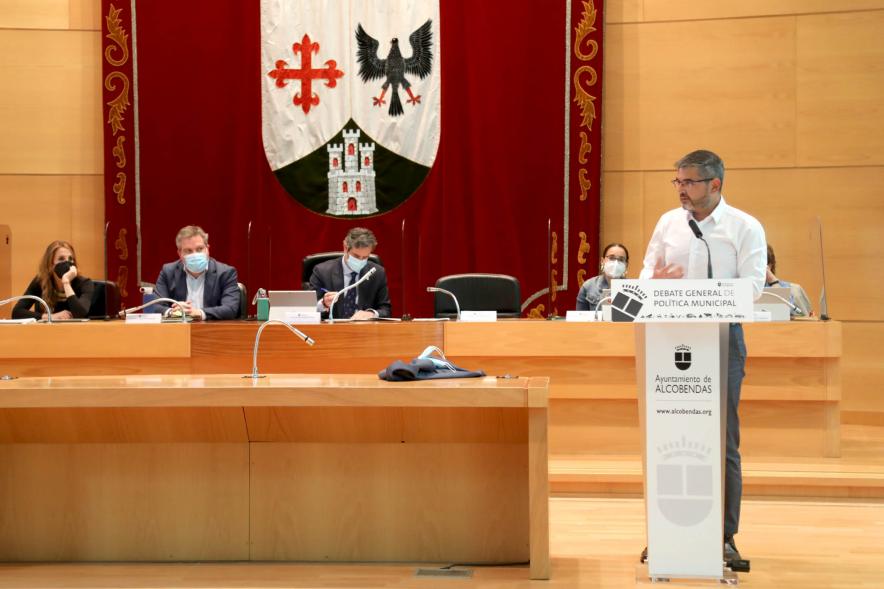 Concejal por PSOE Rafael Sánchez Acera durante su ponencia