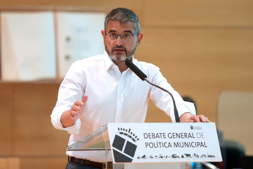Concejal por PSOE Rafael Sánchez Acera durante su ponencia