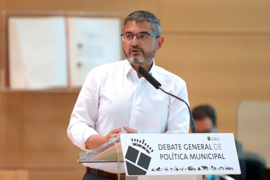 Concejal por PSOE Rafael Sánchez Acera durante su ponencia