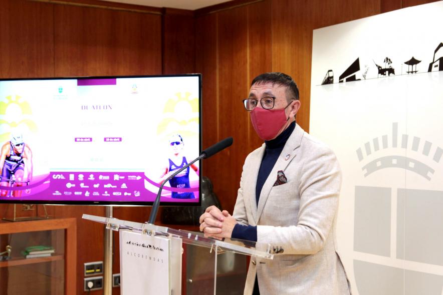 Presentación Campeonato de España Duatlón 2022 - Imagen de un momento de la intervención del presidente de la Federación Española de Triatlón, José Hidalgo.