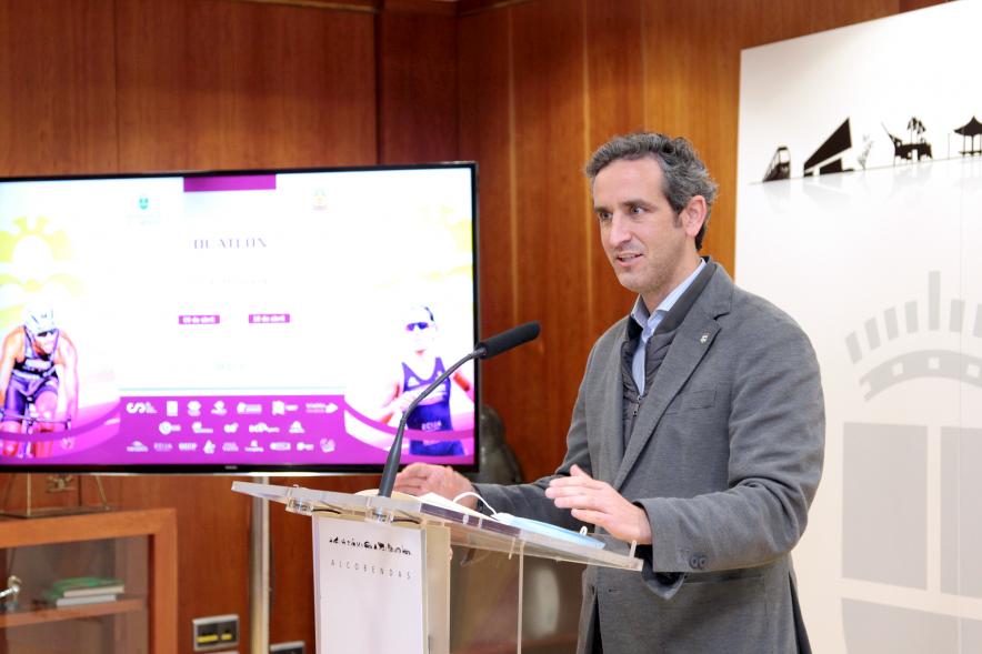  Presentación Campeonato de España Duatlón 2022 - Imagen de un momento de la intervención del alcalde Aitor Retolaza.